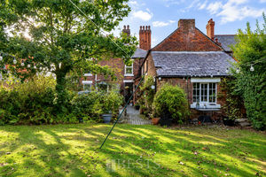 11 Weston Road